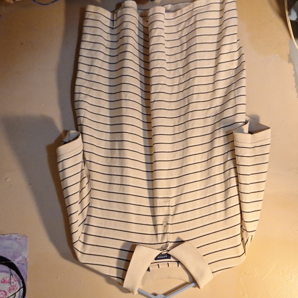 A short sleeve polo shirt cream with black-and-white white pin stripes